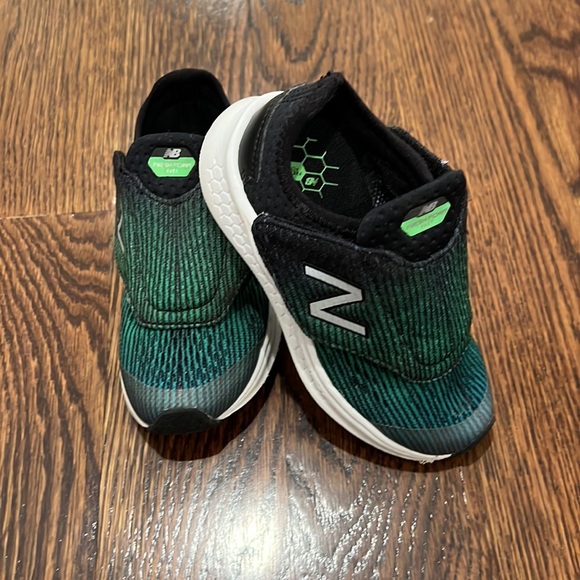 New Balance boys Toddler Fresh Foam Fast sneaker in green size 7 - Picture 3 of 4